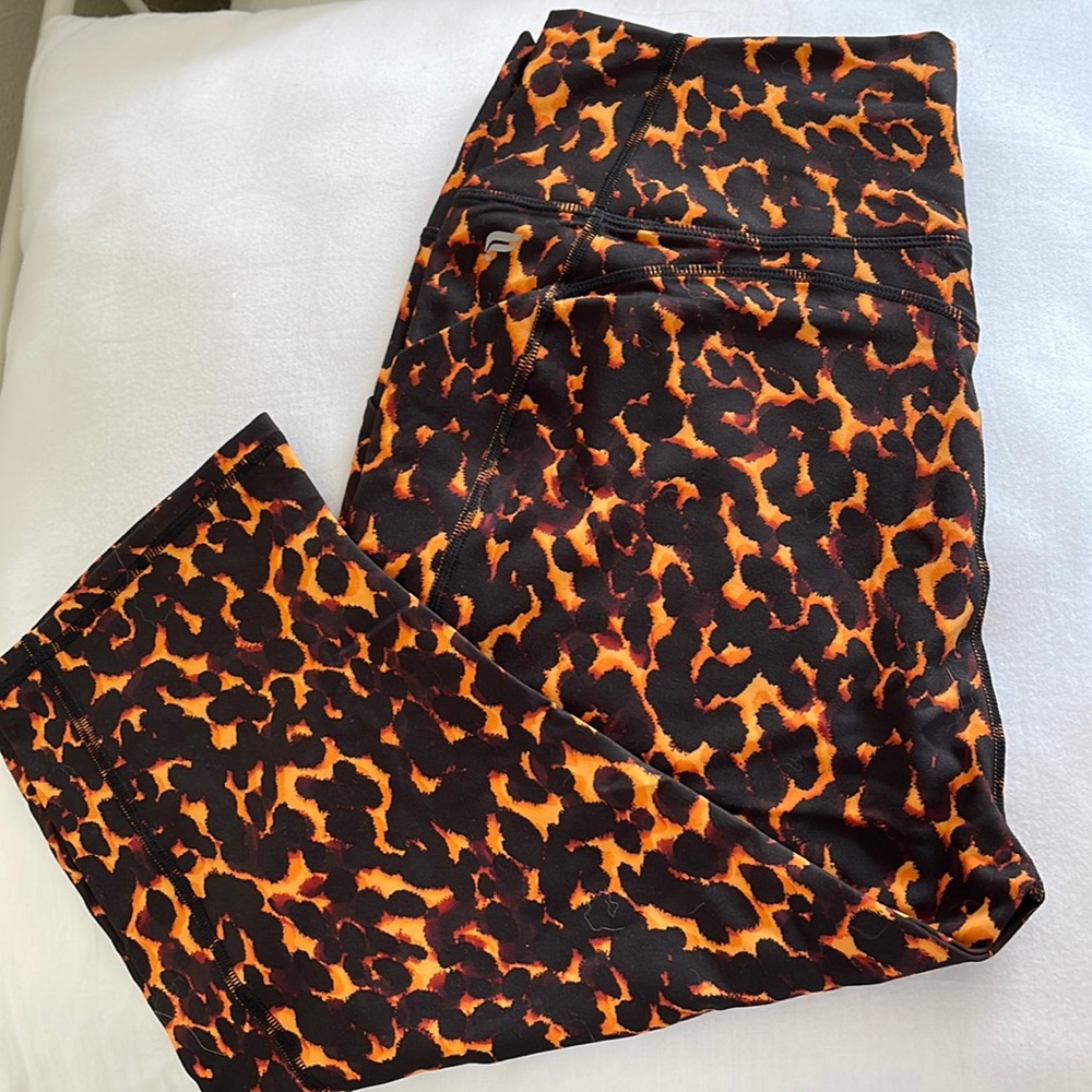 NWOT Fabletics Capri Legging